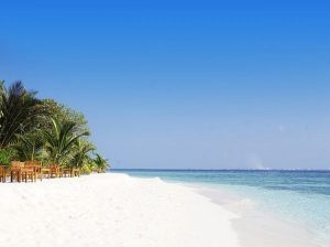 Aan het strand op de Malediven 